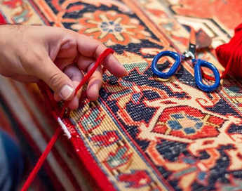 خدمات تخصصی و حرفه ای رفوی فرش در قالیشویی قلم کرج 